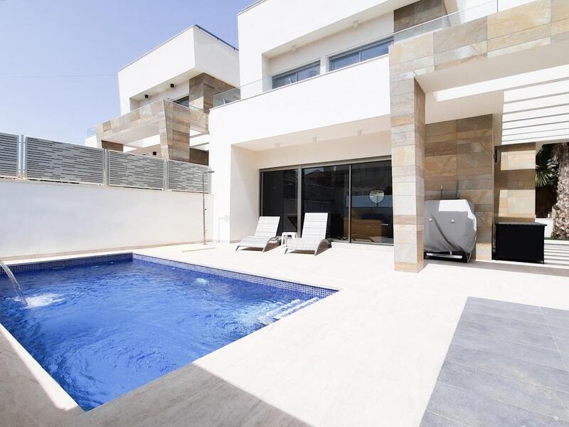 Villa en venta en San Miguel de Salinas, Alicante