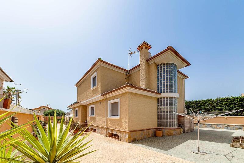 4 Cuarto Villa en venta