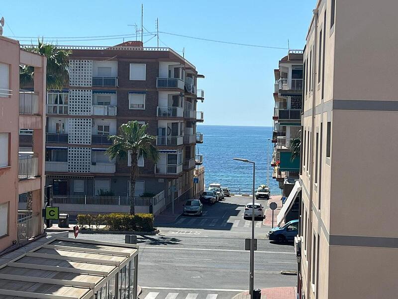 квартира продается в Torrevieja, Alicante