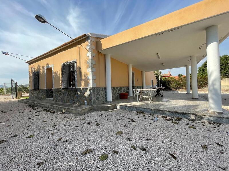 Villa en venta en Redovan, Alicante