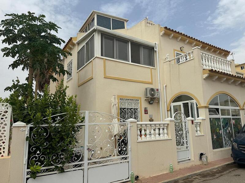 Villa til salg i Orihuela Costa, Alicante