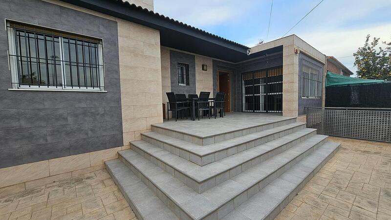 Villa till salu i Torrevieja, Alicante