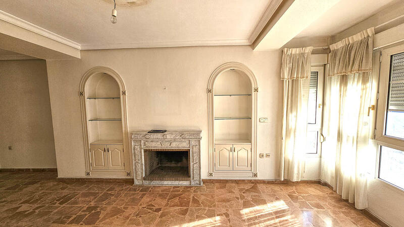 5 bedroom Apartment for sale