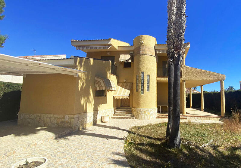 Villa en venta en Dehesa de Campoamor, Alicante