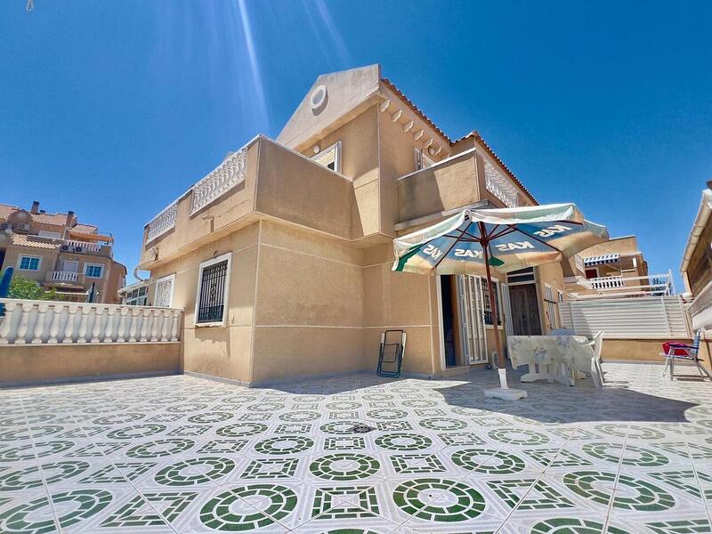 Villa til salg i Torrevieja, Alicante