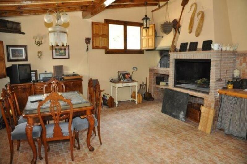 5 bedroom Country House for sale