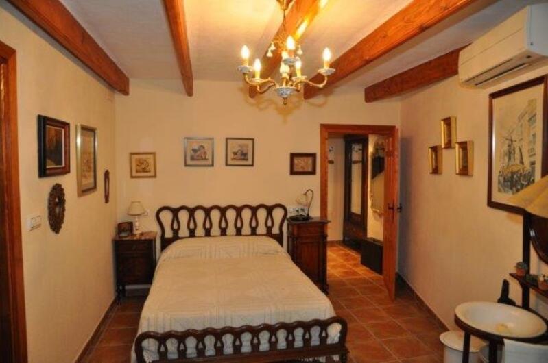 5 Schlafzimmer Landhaus zu verkaufen