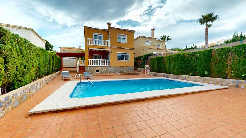 Townhouse for sale in La Nucia, Alicante