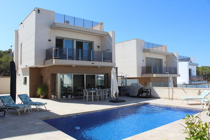 Villa en venta en San Miguel de Salinas, Alicante