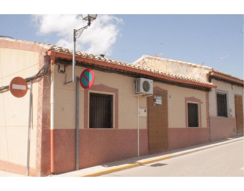 Townhouse for sale in Pinoso, Alicante