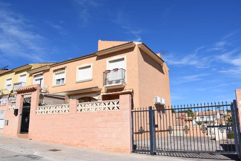 Townhouse for sale in La Nucia, Alicante