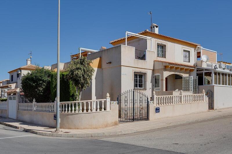 Stadthaus zu verkaufen in Torrevieja, Alicante