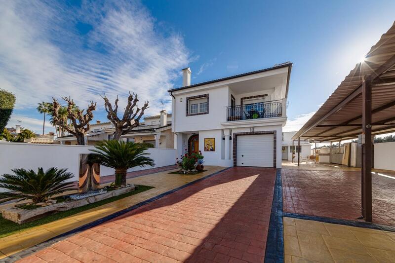 6 bedroom Villa for sale