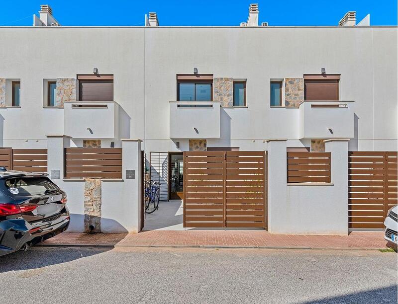 3 bedroom Townhouse for sale