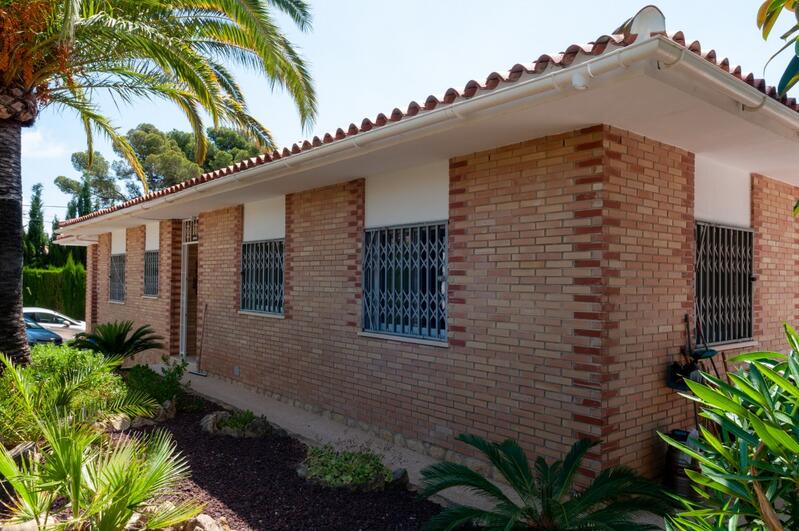 Villa en venta en La Nucia, Alicante