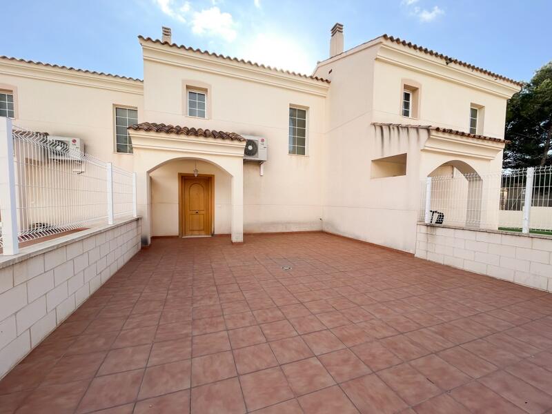 4 Cuarto Villa en venta