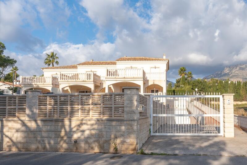 4 Cuarto Villa en venta