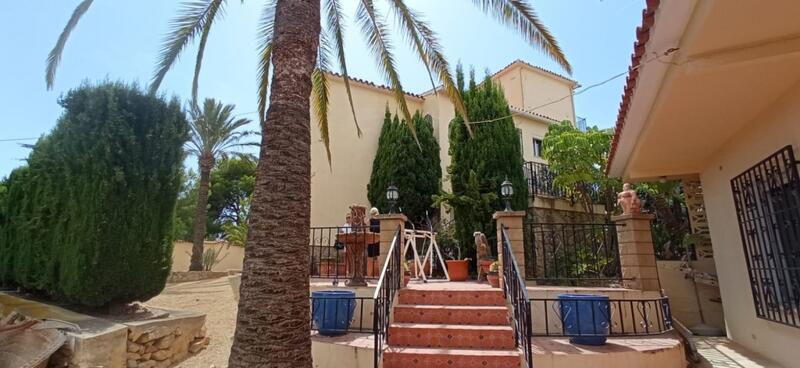 Villa en venta en La Nucia, Alicante