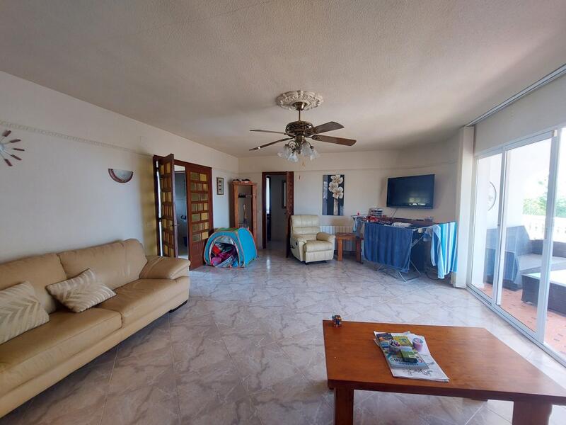 9 Cuarto Villa en venta