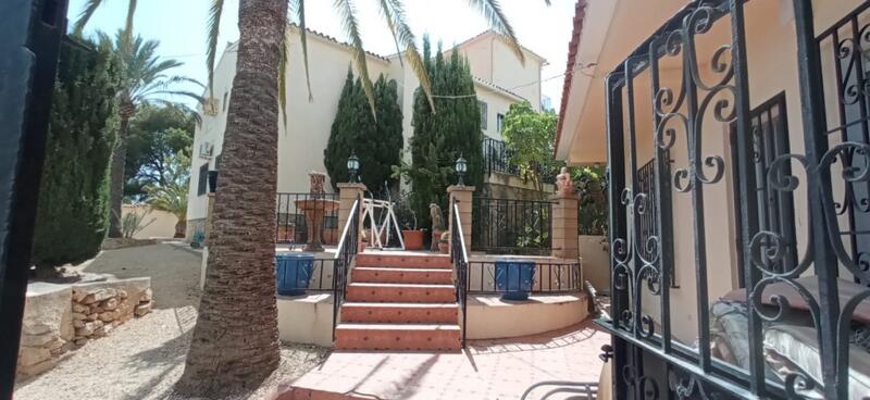 9 Cuarto Villa en venta