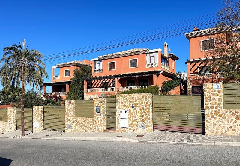 Country House for sale in Torrevieja, Alicante