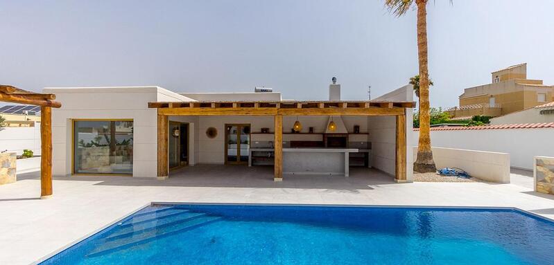 Villa til salgs i Torrevieja, Alicante