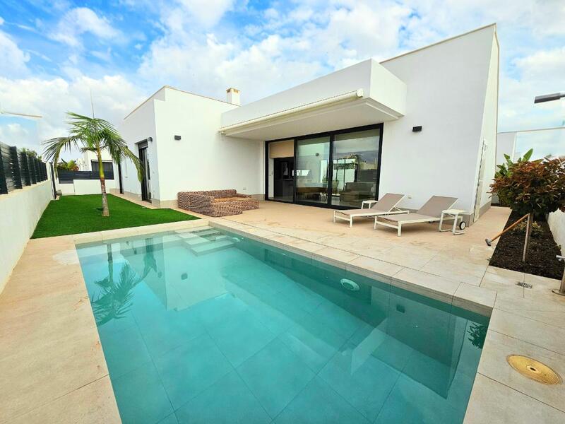 Villa en venta en Mar de Cristal, Murcia