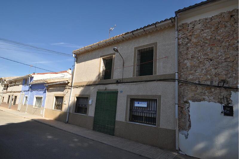 Townhouse for sale in Pinoso, Alicante