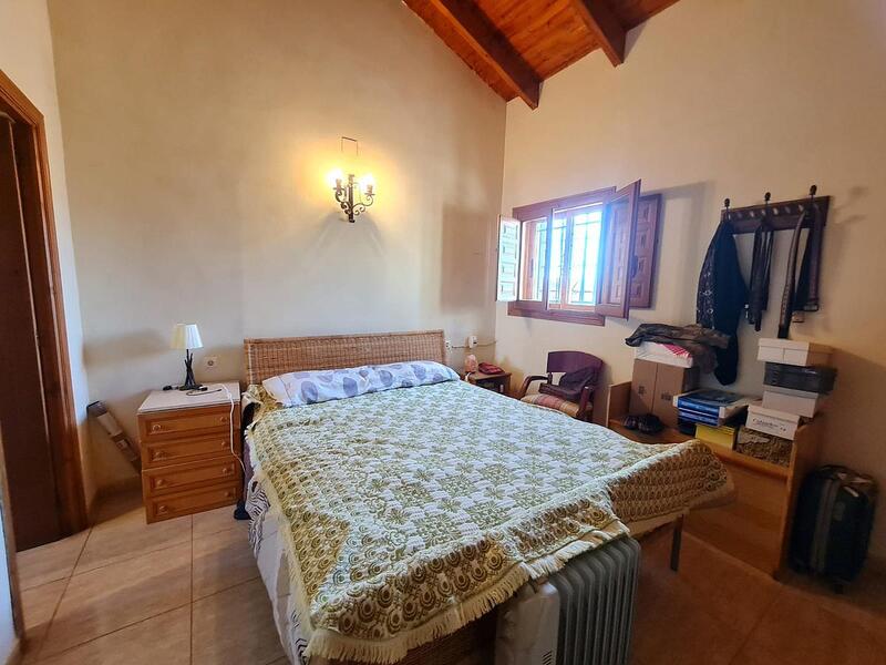 4 Schlafzimmer Landhaus zu verkaufen