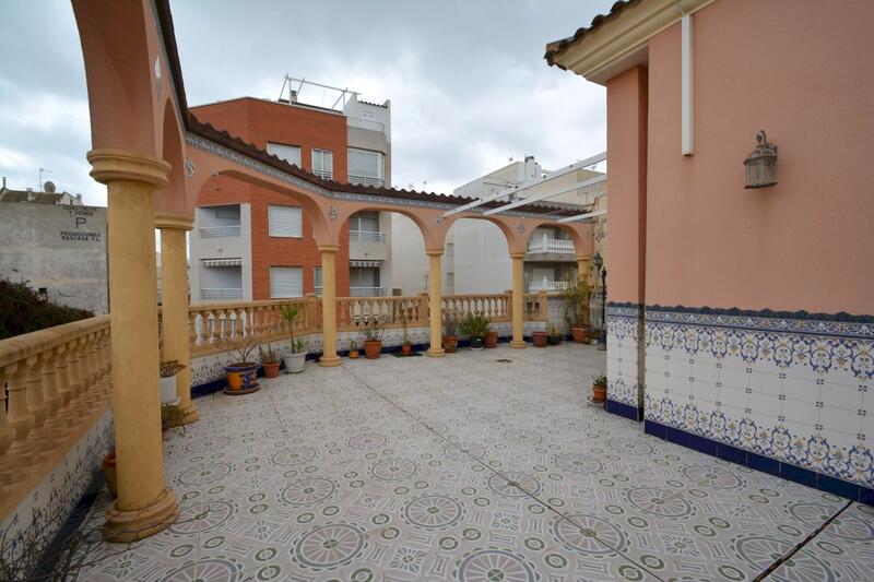 8 Cuarto Villa en venta