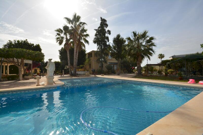 Villa for sale in Crevillente, Alicante