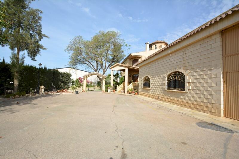 12 Cuarto Villa en venta