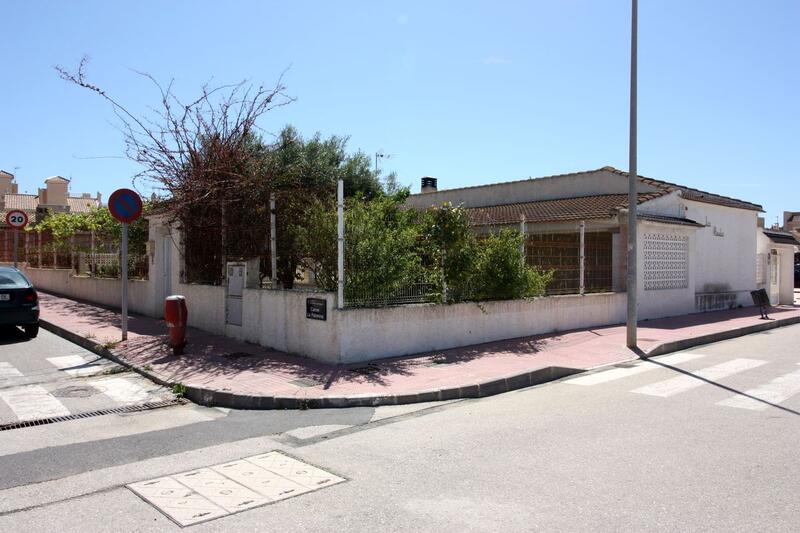 Villa for sale in Guardamar del Segura, Alicante