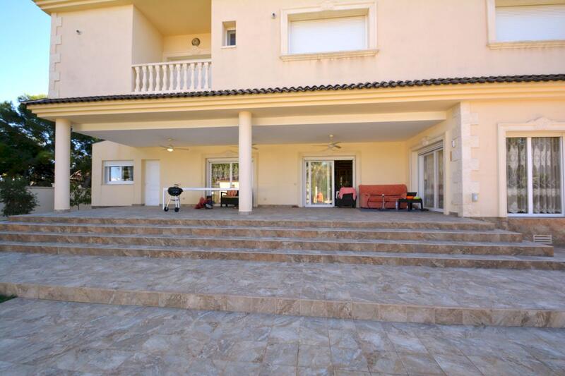 9 bedroom Villa for sale