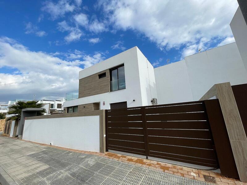 Villa en venta en Benijófar, Alicante