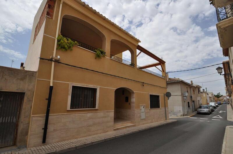 Townhouse for sale in Pinoso, Alicante