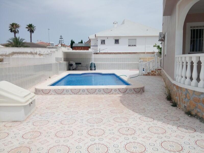 Villa en venta en Benijófar, Alicante