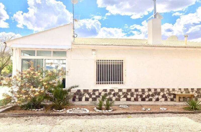 Villa en venta en Sax, Alicante