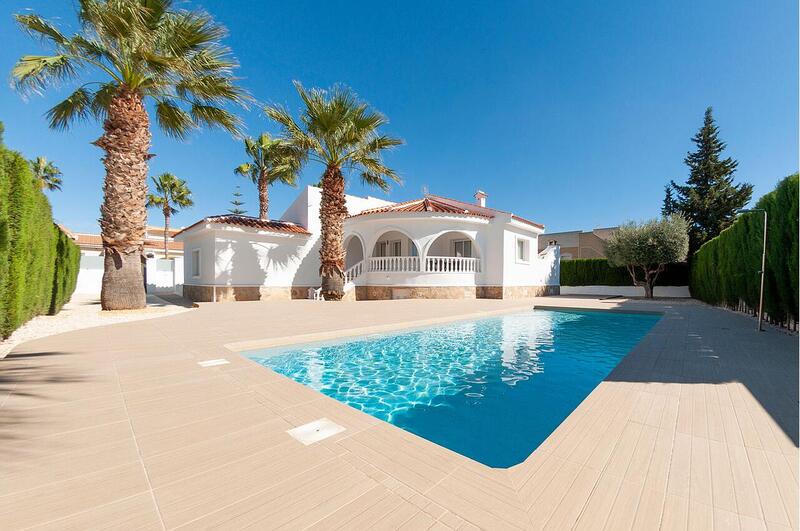 Villa for sale in Benijófar, Alicante