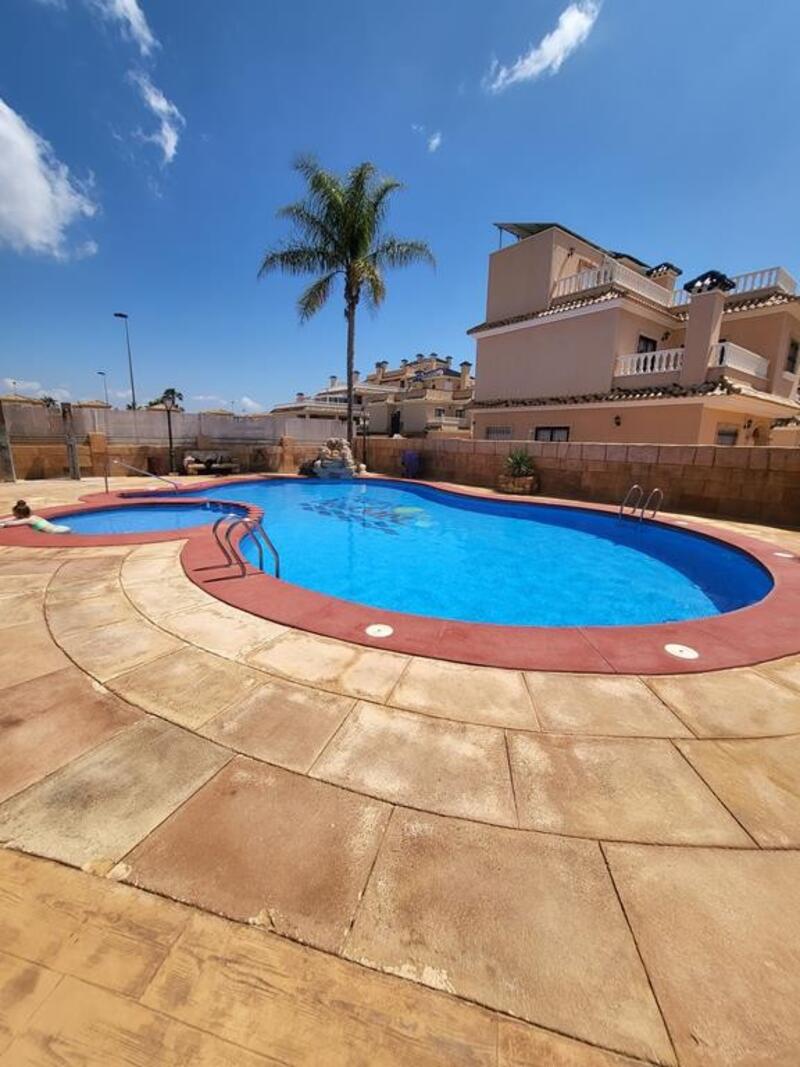 Villa en venta en Torrevieja, Alicante