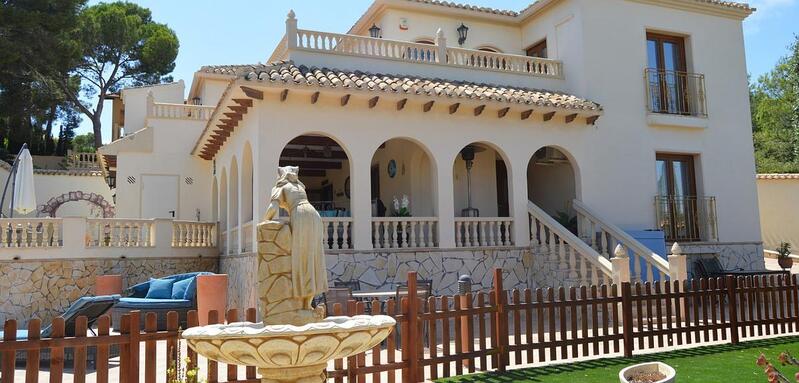 6 bedroom Villa for sale