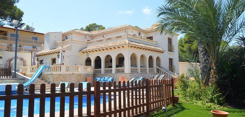 6 bedroom Villa for sale