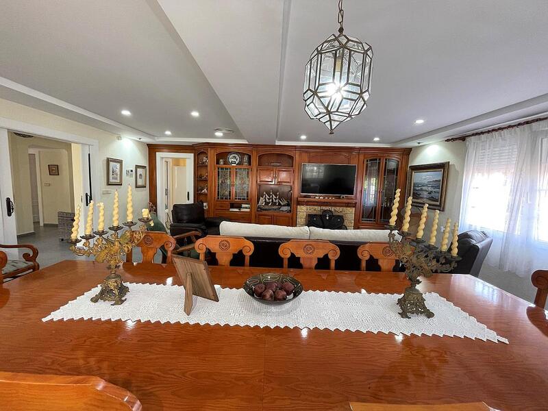 8 bedroom Villa for sale