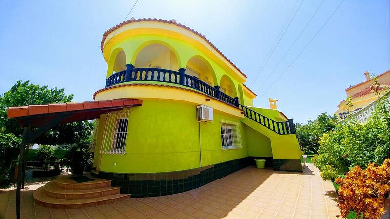 4 Cuarto Villa en venta