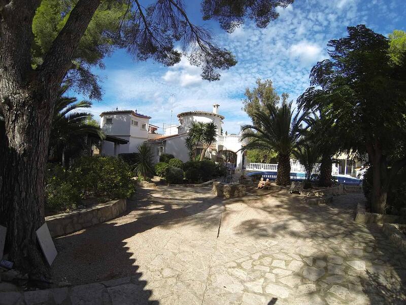 Villa en venta en Denia, Alicante