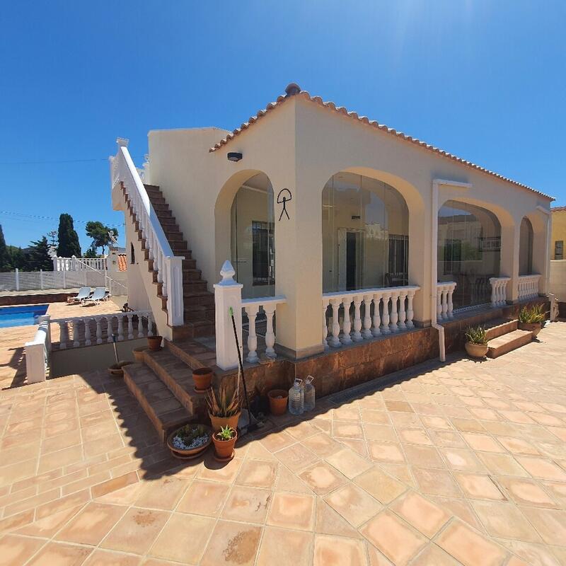 Villa Te koop in Los Balcones, Alicante