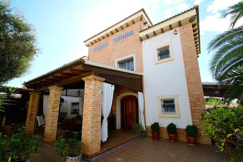 6 Cuarto Villa en venta