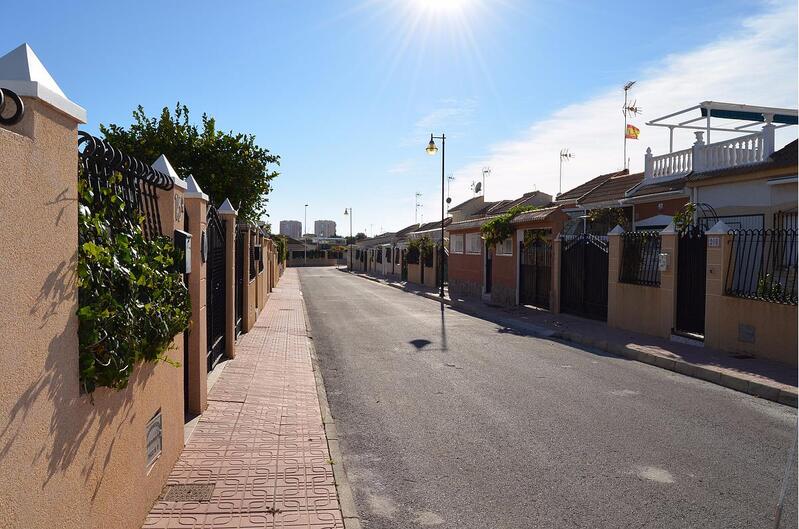 2 slaapkamer Gezinswoning Te koop