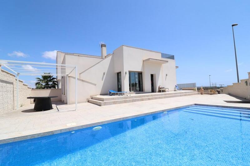 Villa en venta en San Miguel de Salinas, Alicante