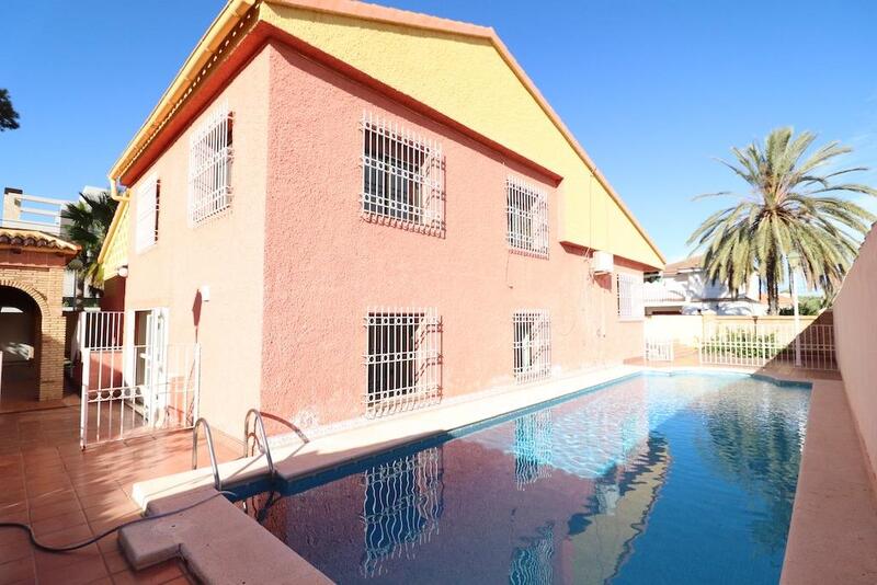 Villa til salg i Cabo Roig, Alicante